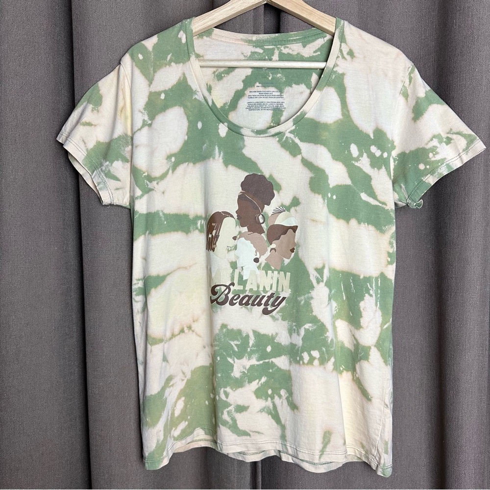 Melanin Beauty Woman’s Bleached Dyed Graphic Tee Size Large Scoop Neck Shirt